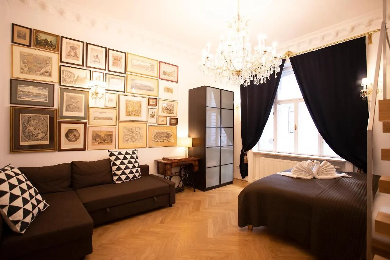 7Th Heaven Vienna Center Apartments