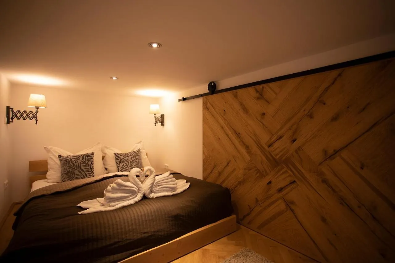 7Th Heaven Vienna Center Apartments