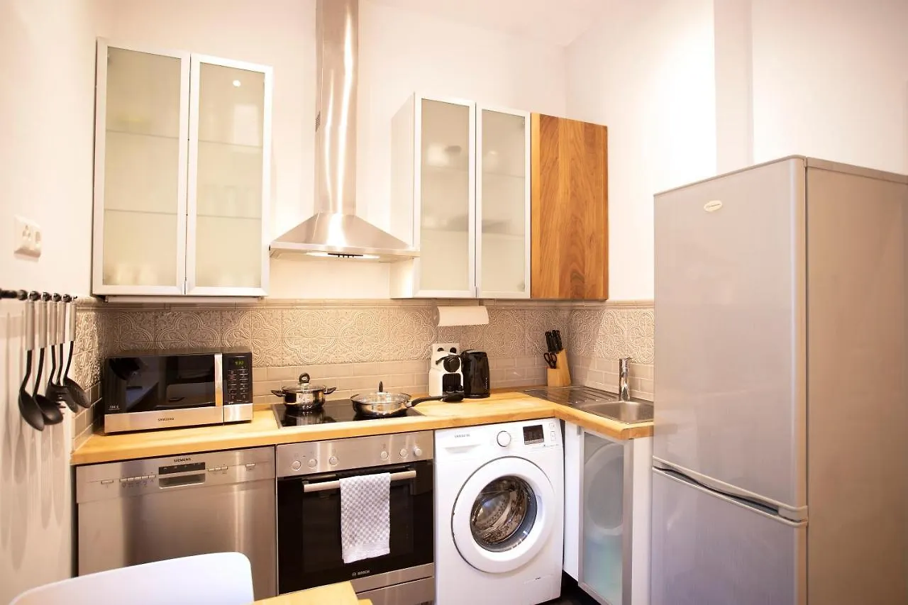 7Th Heaven Vienna Center Apartments