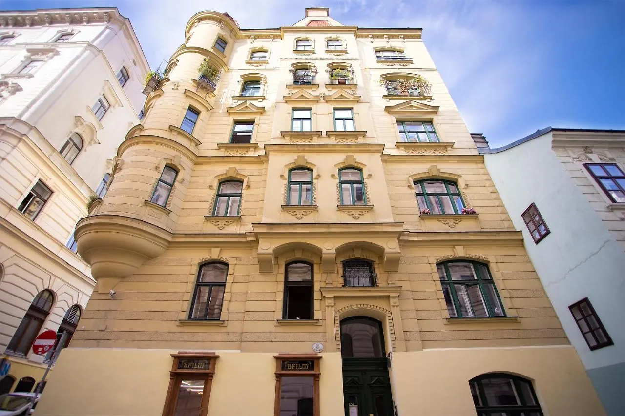 7Th Heaven Vienna Center Apartments