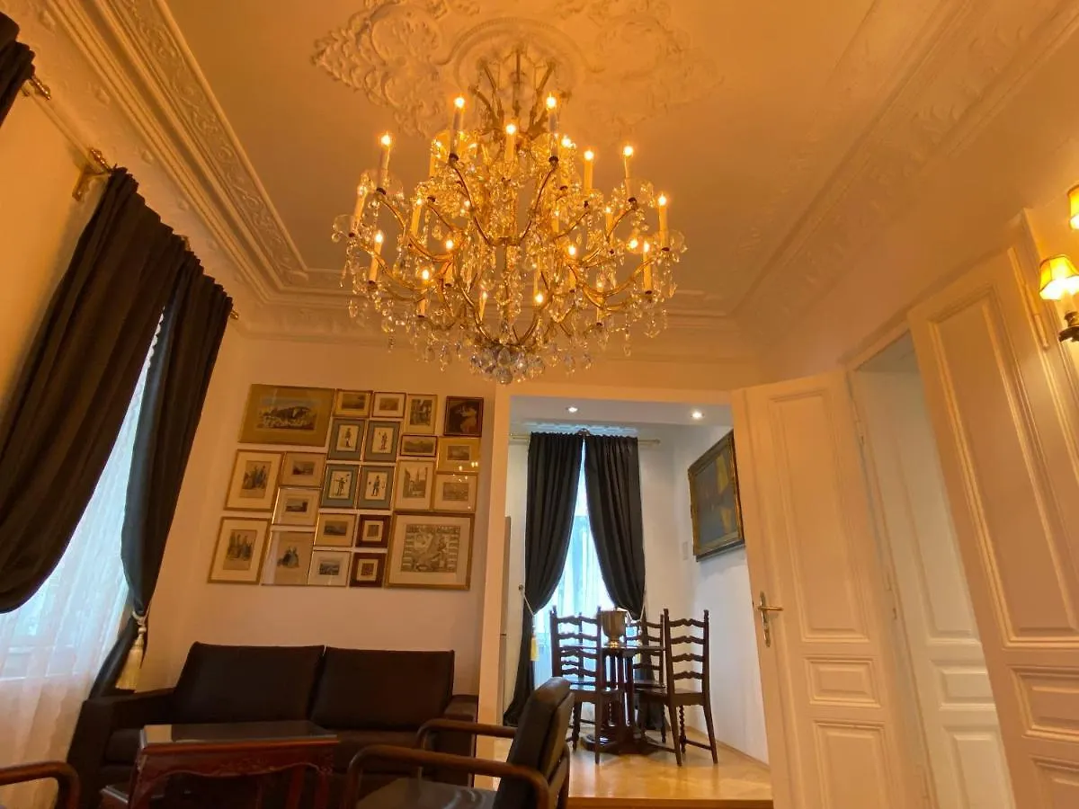 7Th Heaven Vienna Center Apartments