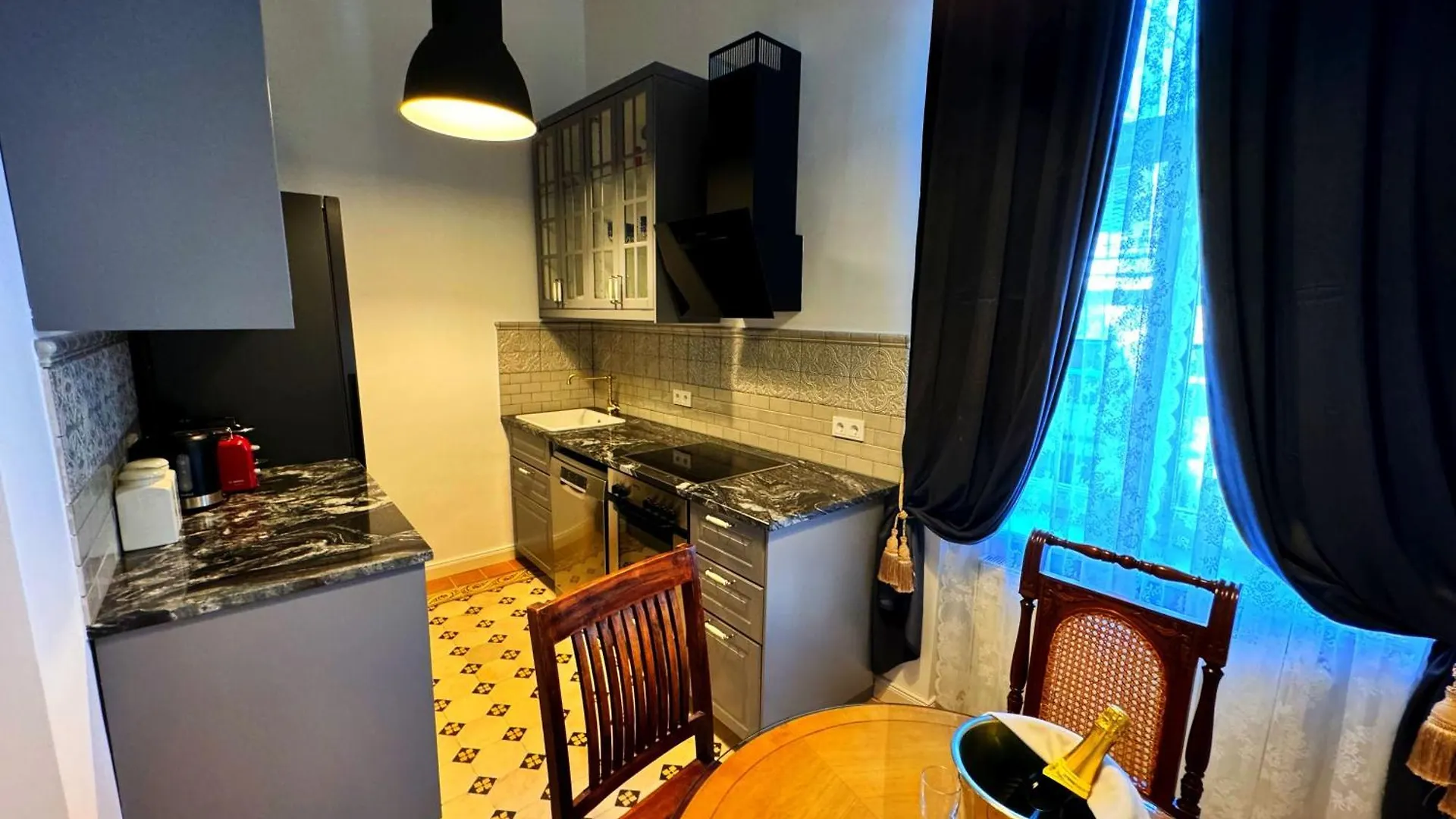 7Th Heaven Vienna Center Apartments