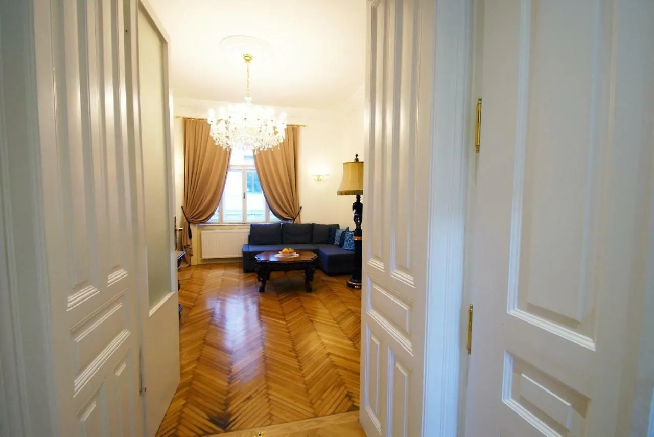 7Th Heaven Vienna Center Apartments