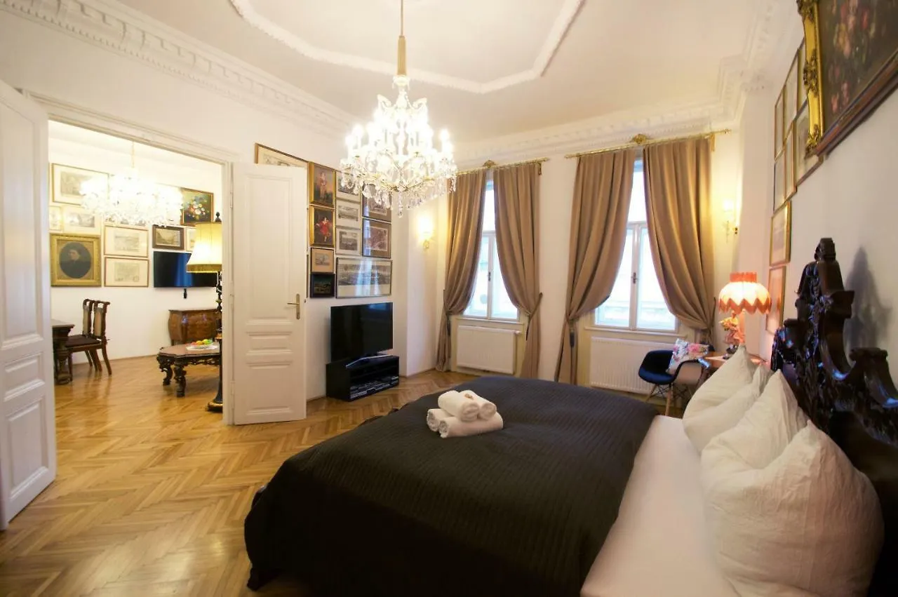 7Th Heaven Vienna Center Apartments