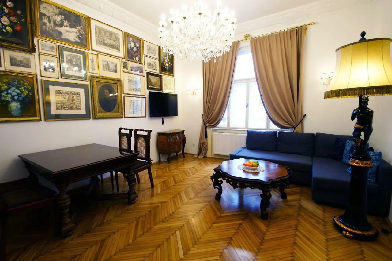 7Th Heaven Vienna Center Apartments