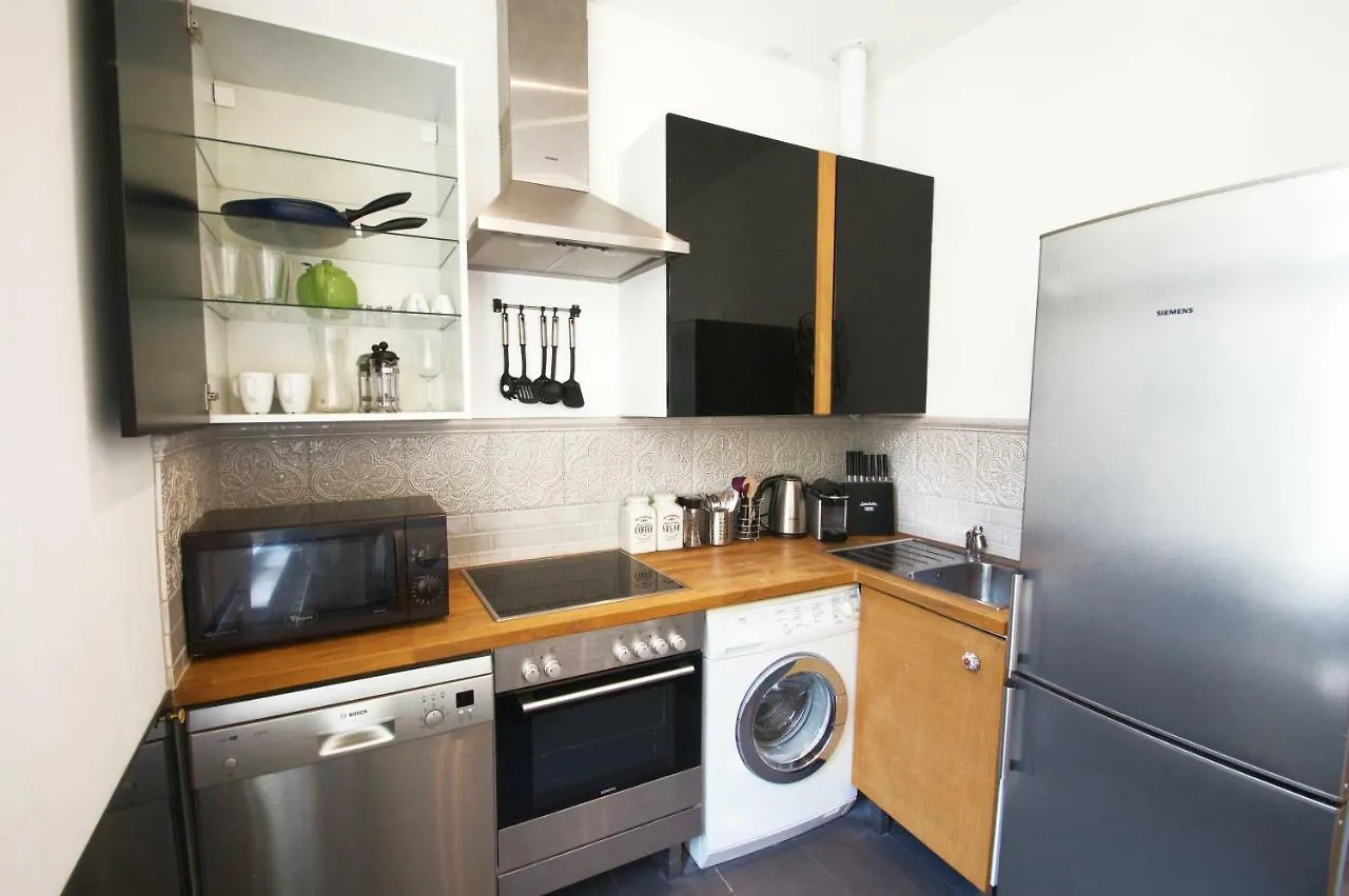 7Th Heaven Vienna Center Apartments