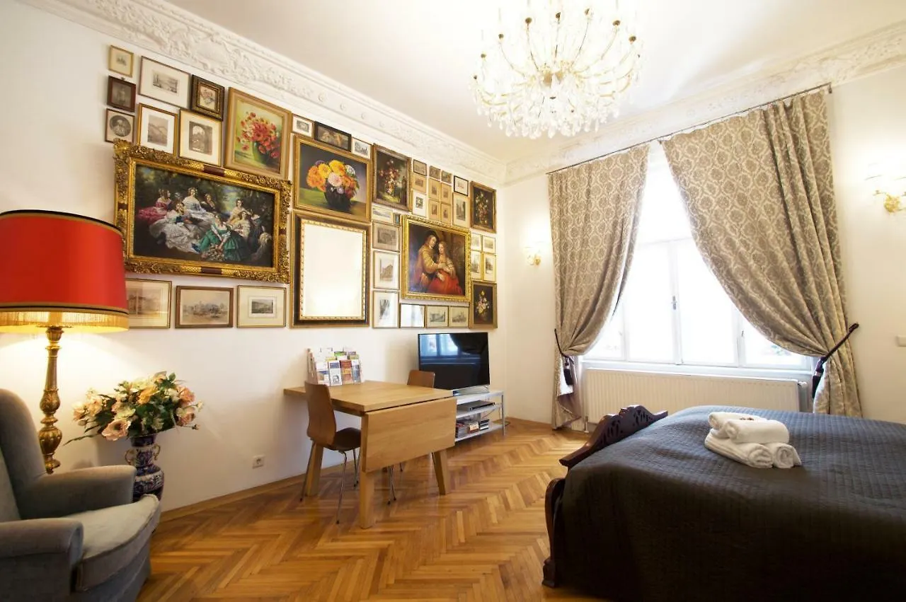 7Th Heaven Vienna Center Apartments