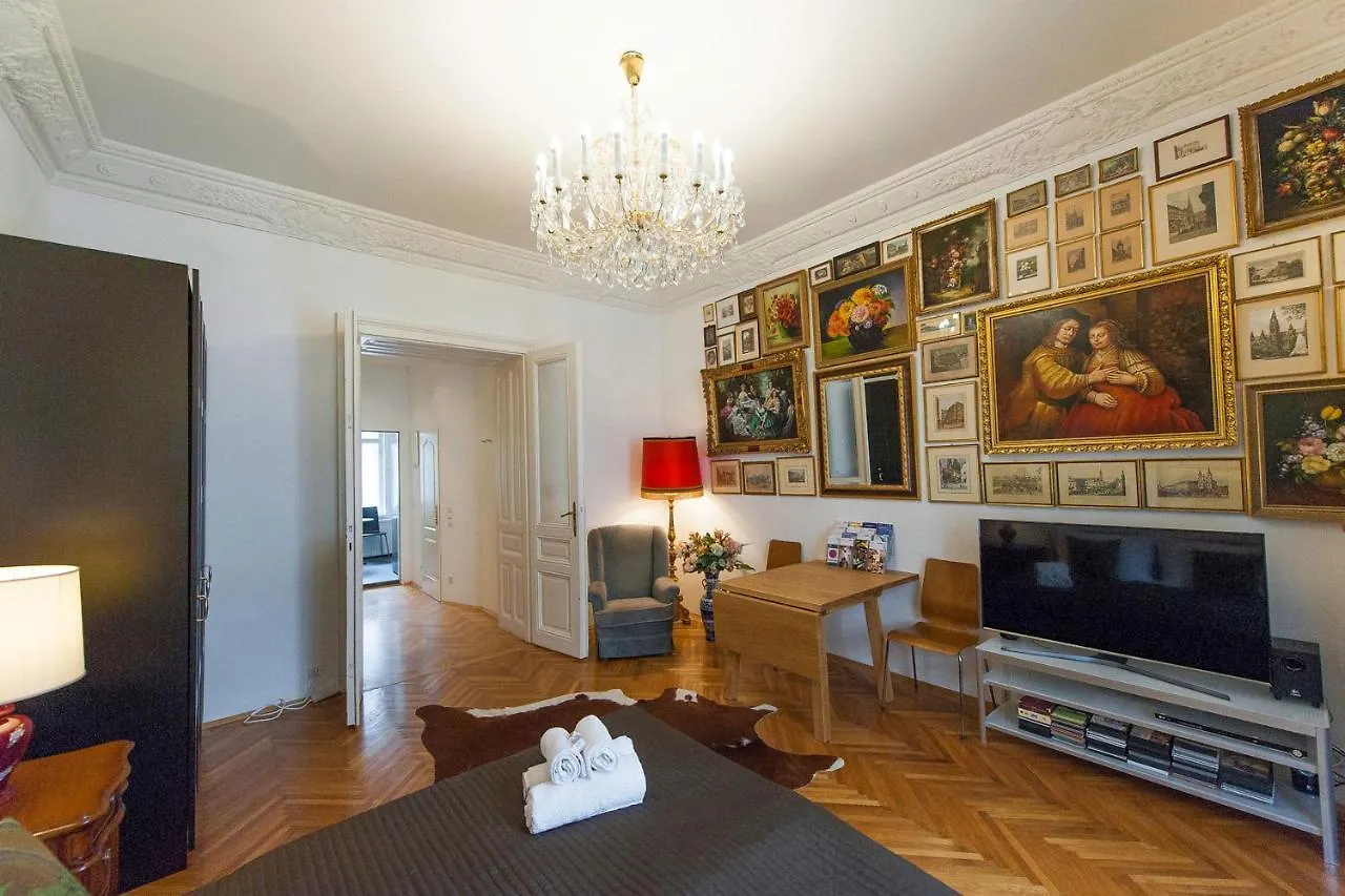 7Th Heaven Vienna Center Apartments