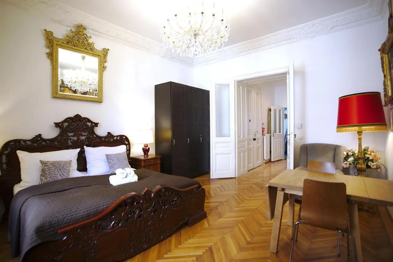 7Th Heaven Vienna Center Apartments