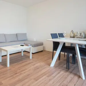 Spacious With Balcony Wien