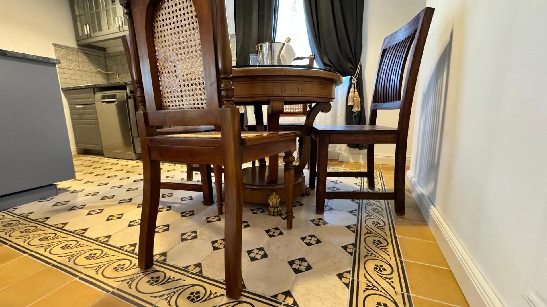 7Th Heaven Vienna Center Apartments