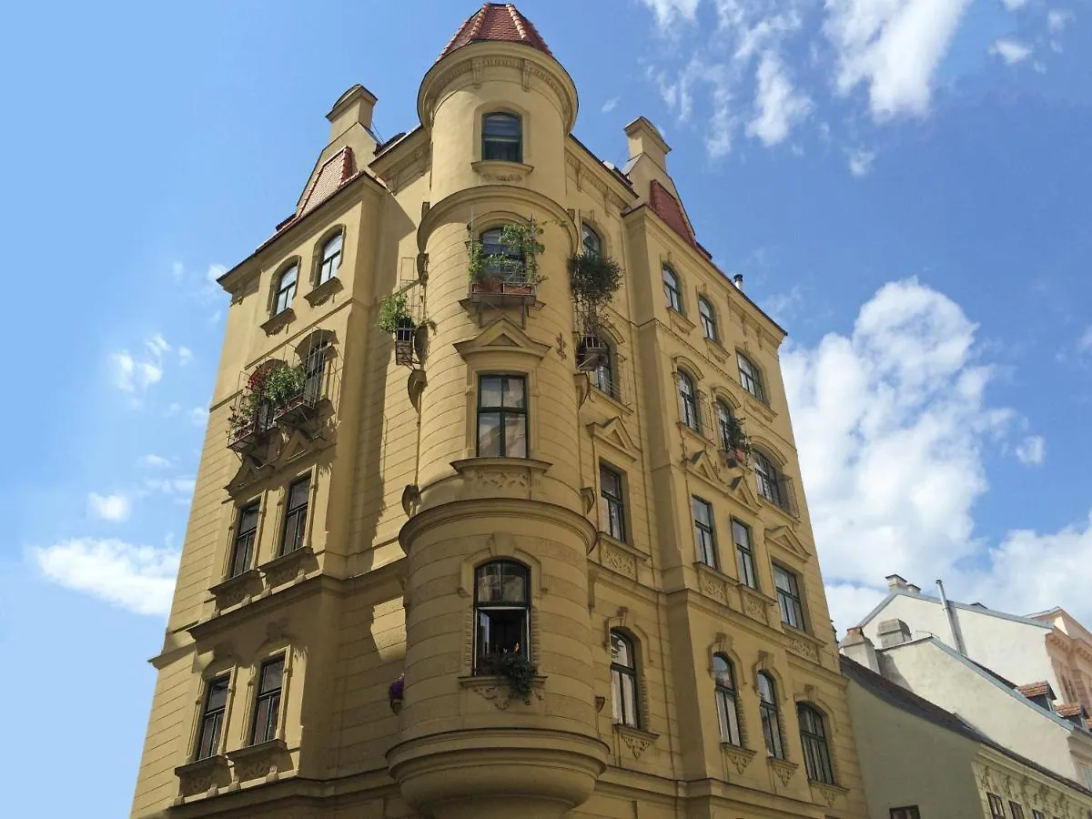 7Th Heaven Vienna Center Apartments